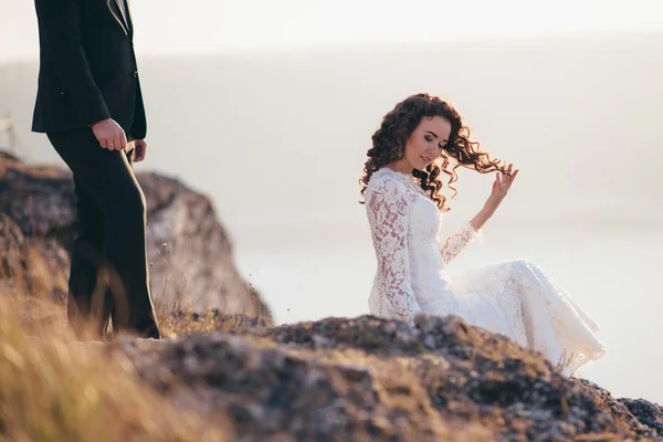 Hermosa pareja joven en el día de su boda — Foto de Stock