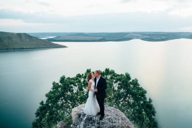 Çift gelin ve damat onların evlilik günü