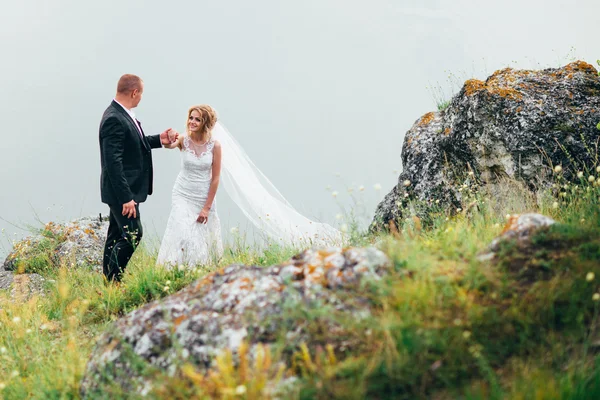 Brautpaar am Tag der Trauung — Stockfoto