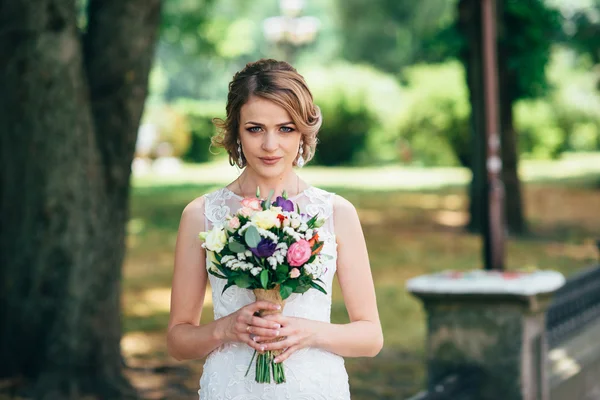 Charming bride in wedding day — Stock Photo, Image