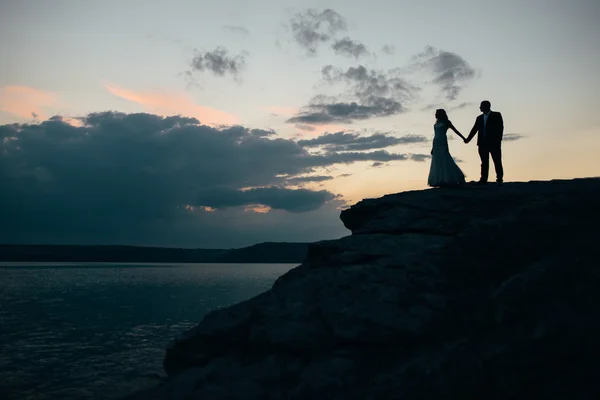 Casal noiva e noivo no dia do casamento — Fotografia de Stock