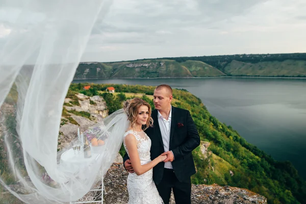 Couple bride and groom on the day of their marriage — Stock Photo, Image