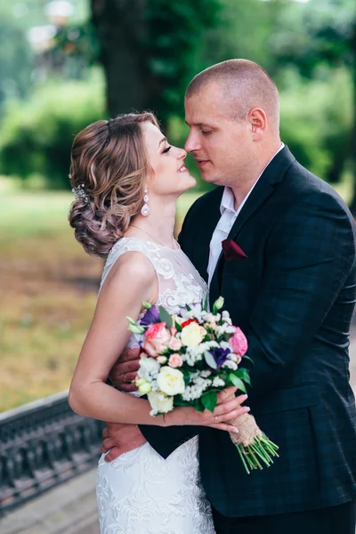 Couple bride and groom on the day of their marriage — Stock Photo, Image