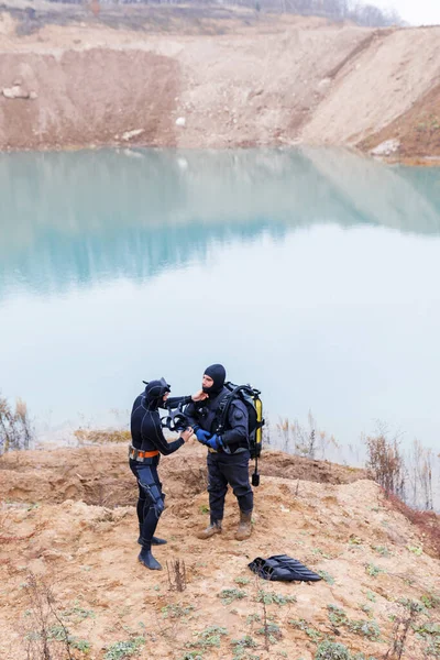 Рятувальник Гідрокостюмі Роботи Під Водою — стокове фото