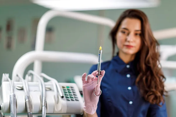 Dokter Tandarts Close Portret Het Ziekenhuis Kliniek Hold Spuit Met — Stockfoto