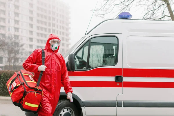 Medico Ambulanza Emergenza Paziente Con Sospetto Nuovo Coronavirus Infezione Covid — Foto Stock