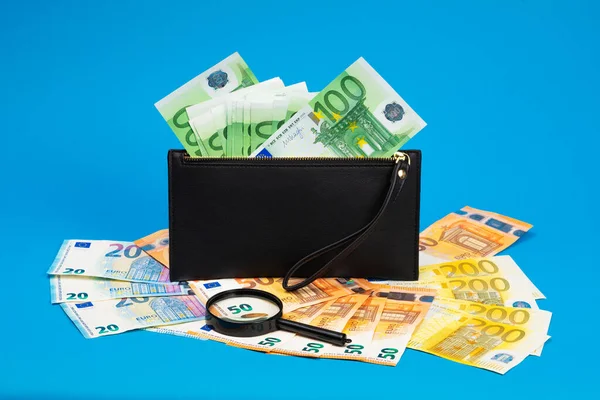 Billetes 100 200 Euros Lupa Con Billetera Negra Concepto Dinero — Foto de Stock