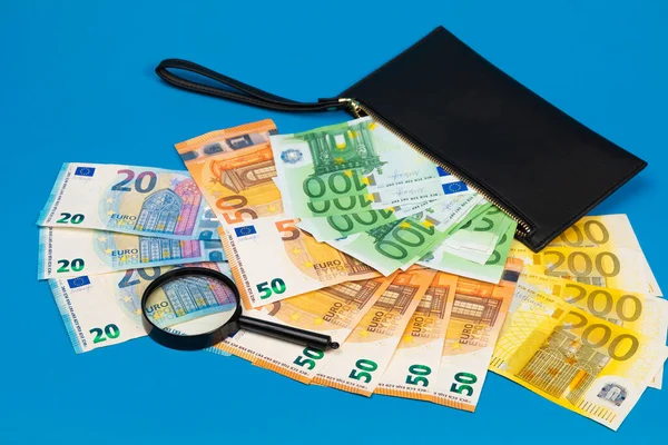 Billetes 100 200 Euros Lupa Con Billetera Negra Concepto Dinero — Foto de Stock