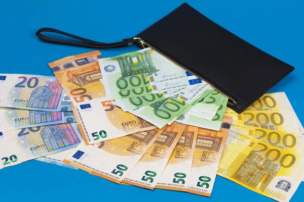 Billetes 100 200 Euros Una Cartera Cuero Negro Cerca Concepto — Foto de Stock