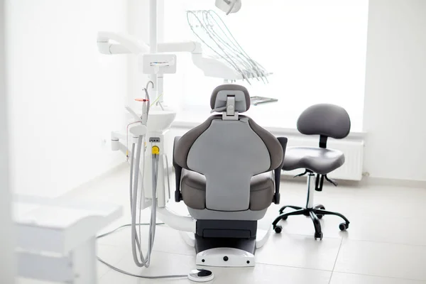 Interior Oficina Del Dentista Con Silla Moderna Equipo Dentisd Especial — Foto de Stock