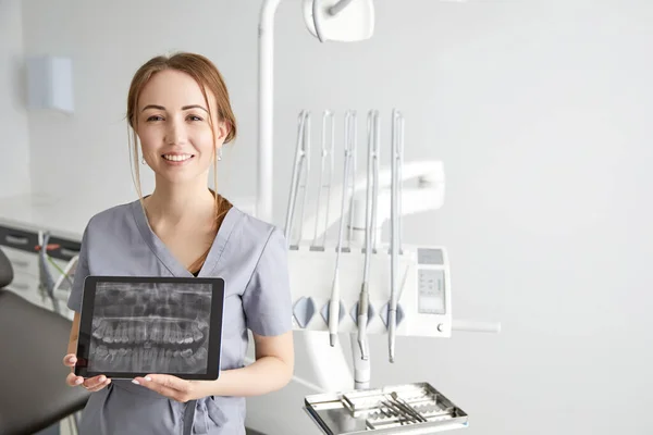 Young Doctor Dental Clinic — Stock Photo, Image