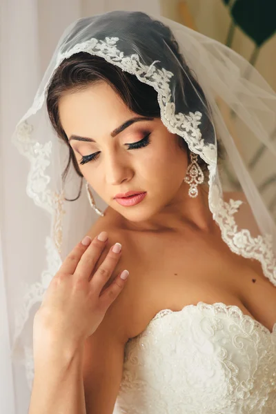 Portrét krásné nevěsty doma — Stock fotografie