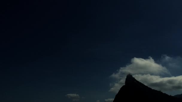 Idő telik el a felhők alkotó Corcovado hegy Rio — Stock videók