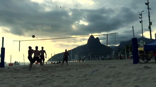 Vôlei de Praia em Movimento Lento Ipanema Beach Brasil — Vídeo de Stock