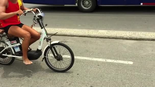 Rio de Janeiro Brasil Salvaguardas de bicicleta — Vídeo de Stock