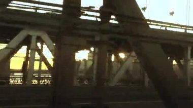 New York metro tren yolculuğu Manhattan Köprüsü