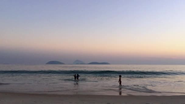 Young Brazilians Running Slow Motion in Waves Rio de Janeiro — Stock Video