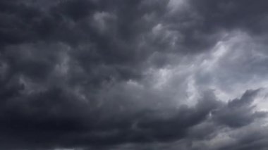 Dramatik fırtına bulutları yaklaşıyor