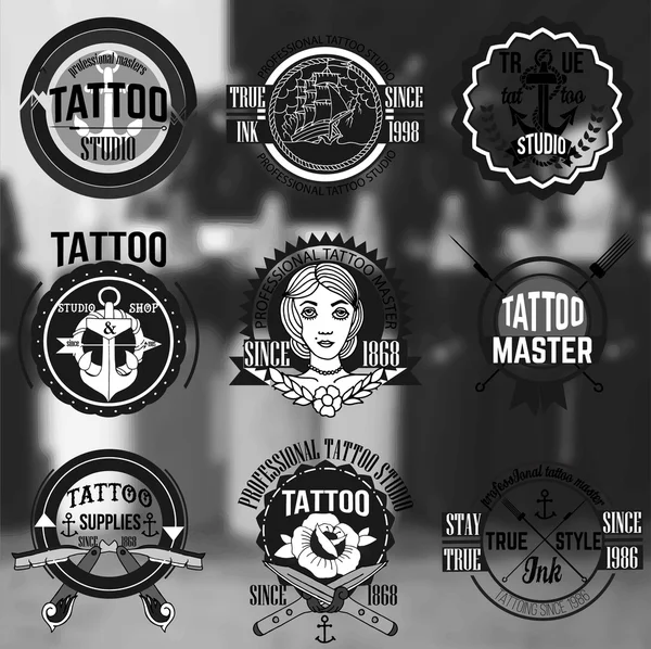 Logos et badges de tatouage faits maison ensemble vectoriel — Image vectorielle