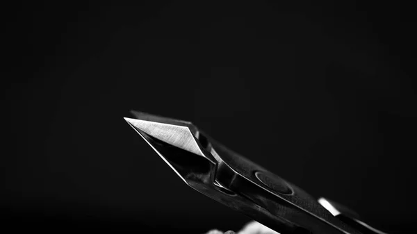                                Siyah arka planda güzel tırnak makasları, tırnak makasları