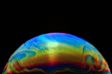 Evrendeki bir gezegen kavramında makroda çekilmiş bir sabun köpüğü.