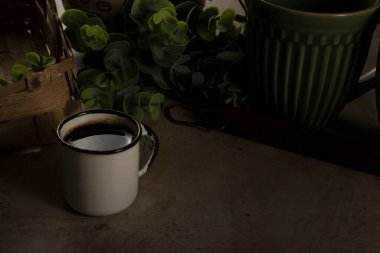 Brezilya Caipirinha 'sı, limon, cachaca ve şekerden yapılmış tipik Brezilya kokteyli. Geleneksel Brezilya içeceği, metin için yer var..