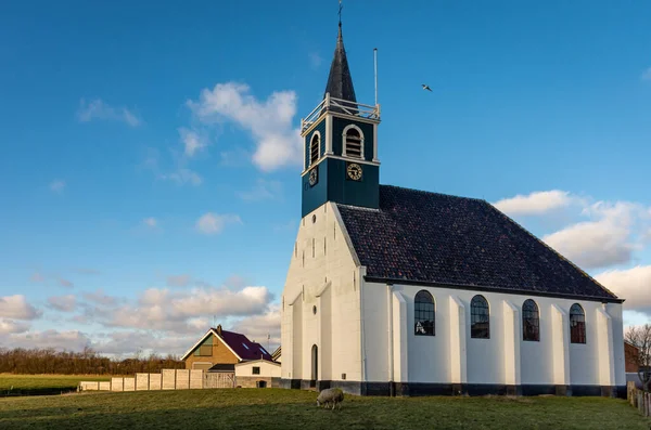 Igreja Branca Pitoresca Aldeia Oudeschild Ilha Holandesa Texel — Fotografia de Stock
