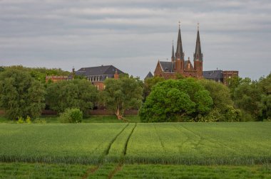 Steyl Köyü 'ndeki St. Michael Misyonu. Meuse nehri kıyısında, Limburg vilayetinde.
