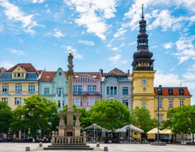 Ostrava, Moravya-Silezya Bölgesi, Çek Cumhuriyeti, 28.07.2021, Ostrava 'nın merkez meydanı ve eski belediye binası