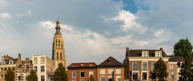 Breda 'nın gökkuşaklı ufuk çizgisi