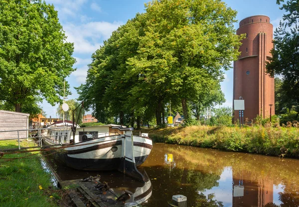 Landskap Med Vattentorn Vid Nederländska Stadskanaal Provinsen Groningen — Stockfoto