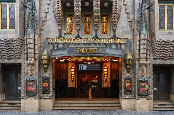 Amsterdam, Hollanda, 11.01.2026, Tuschinski Kraliyet Tiyatrosu 'nun dışı.