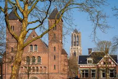 Dom Tower ve St. Gertrude Katedrali ile Utrecht Skyline