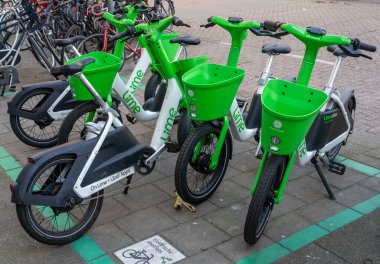 Utrecht, Hollanda, 08.03.2026, Neutron Holding Inc. 'den Lime elektrikli bisiklet paylaşım sistemi.