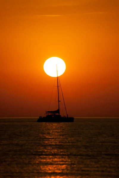 Barco al atardecer — Foto de Stock