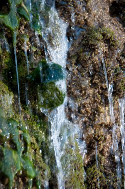 Yaz aylarında küçük güzel şelale