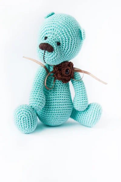 В'язана іграшка синій ведмідь — стокове фото