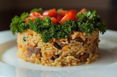 Özbek plov plaka üzerinde
