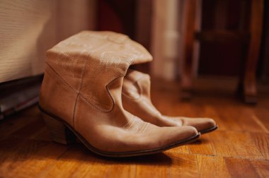 brown cowboy boots clipart