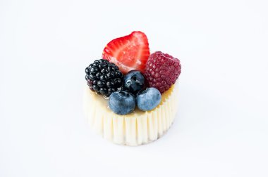 Meyve ile güzel tatlı cheesecake