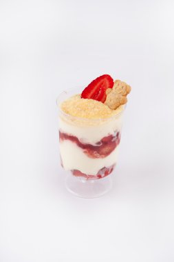 çilek ve çerezleri ayı ile güzel Panna Cotta