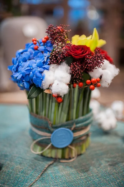 Strauß bunter Blumen — Stockfoto