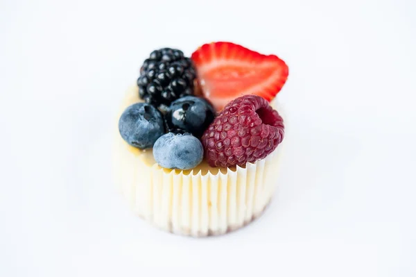 Mooie zoete cheesecake met fruit — Stockfoto