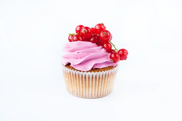 Cupcakes met roze crème en rode bes — Stockfoto