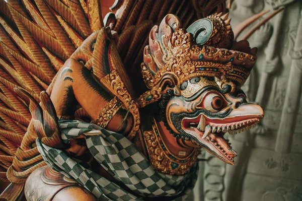 Deidad alada con estatuas de Garuda en Indonesia —  Fotos de Stock
