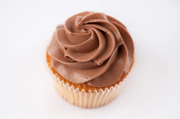 Hermosos cupcakes con crema de chocolate — Foto de Stock