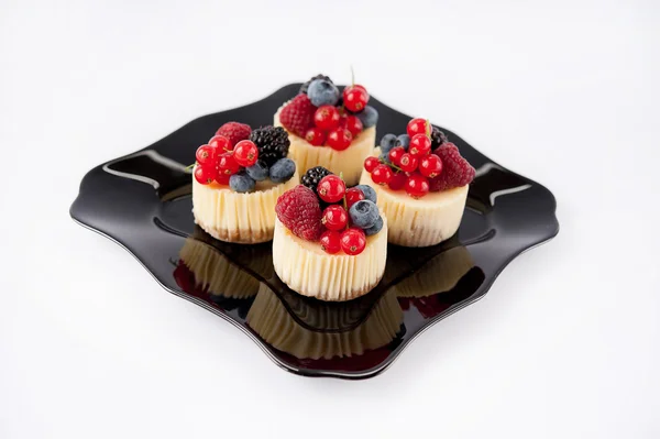 Bolo de queijo pequeno com fruto — Fotografia de Stock