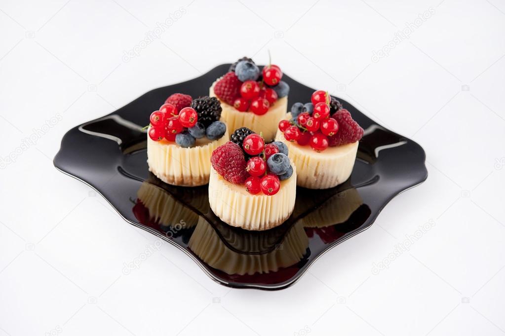 little cheese cake with fruit