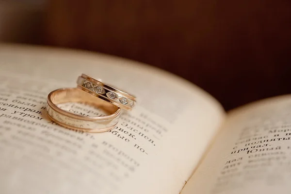 Hermosos anillos de boda —  Fotos de Stock