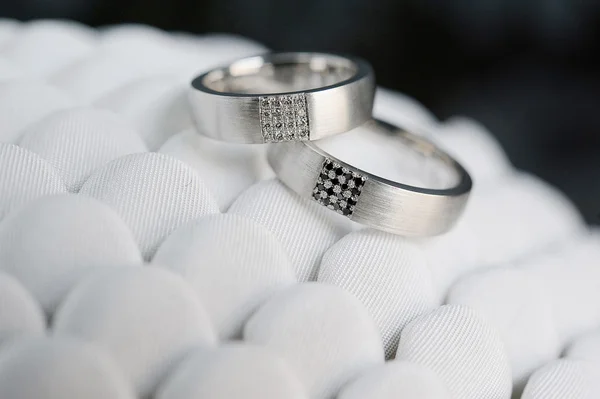 Hermosos anillos de boda Imagen De Stock